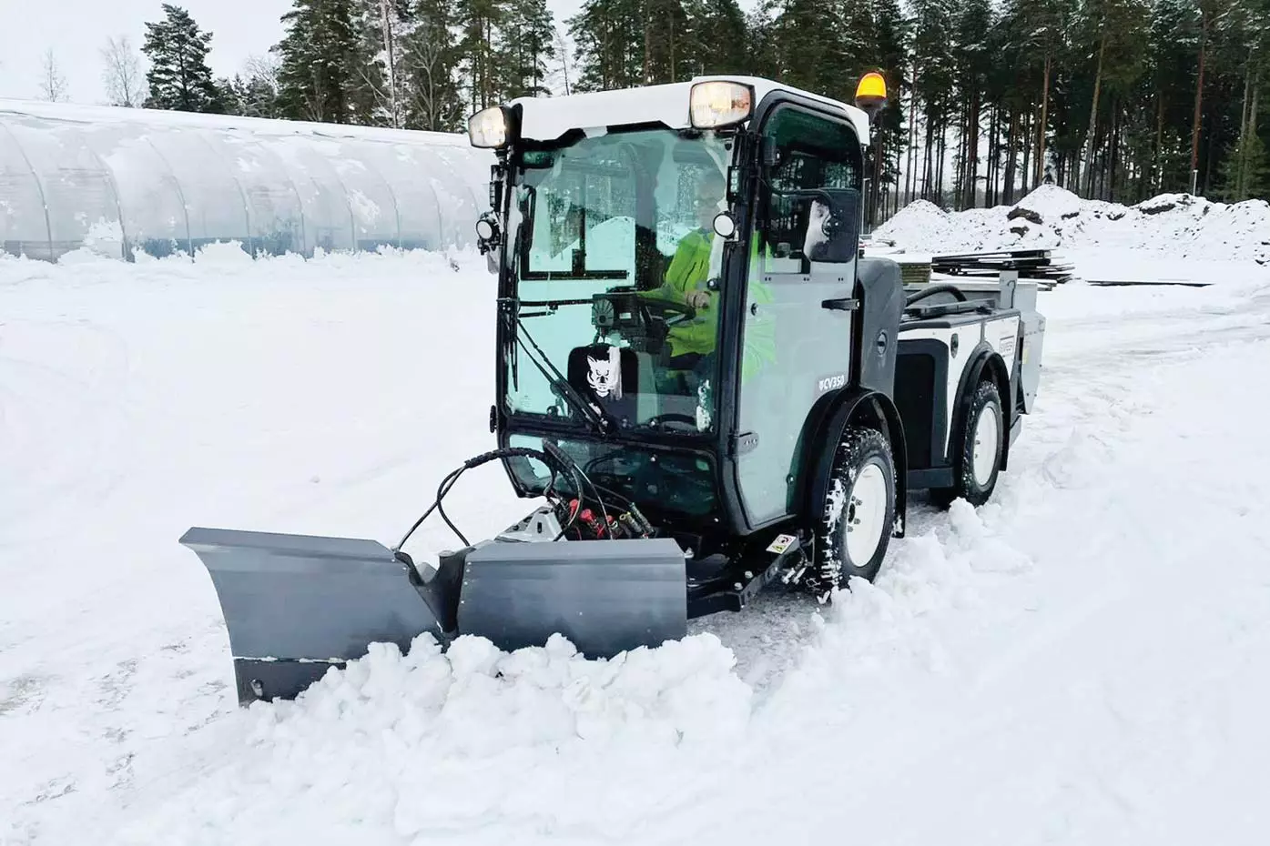 MULTIHOG ELECTRIC ECV SWEEPER
