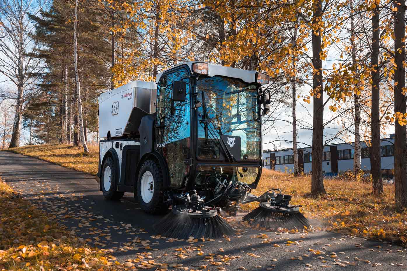 MULTIHOG ELECTRIC ECV SWEEPER